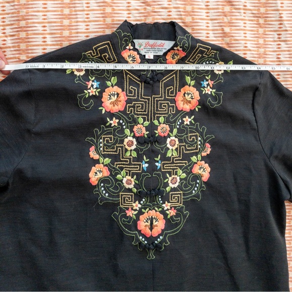 🌼 Vintage Hand Embroidered Chinese Blouse by Daffodil 🌼 - Picture 8 of 9